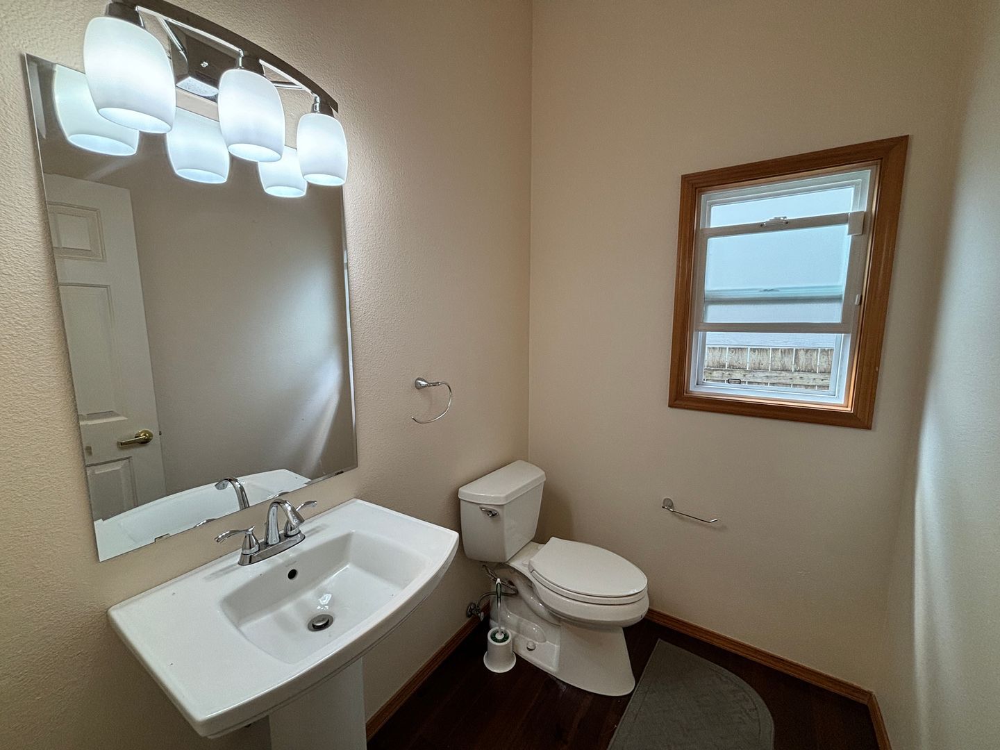 Building Photo - Spacious 4-Bedroom Family Home in Creeksid...