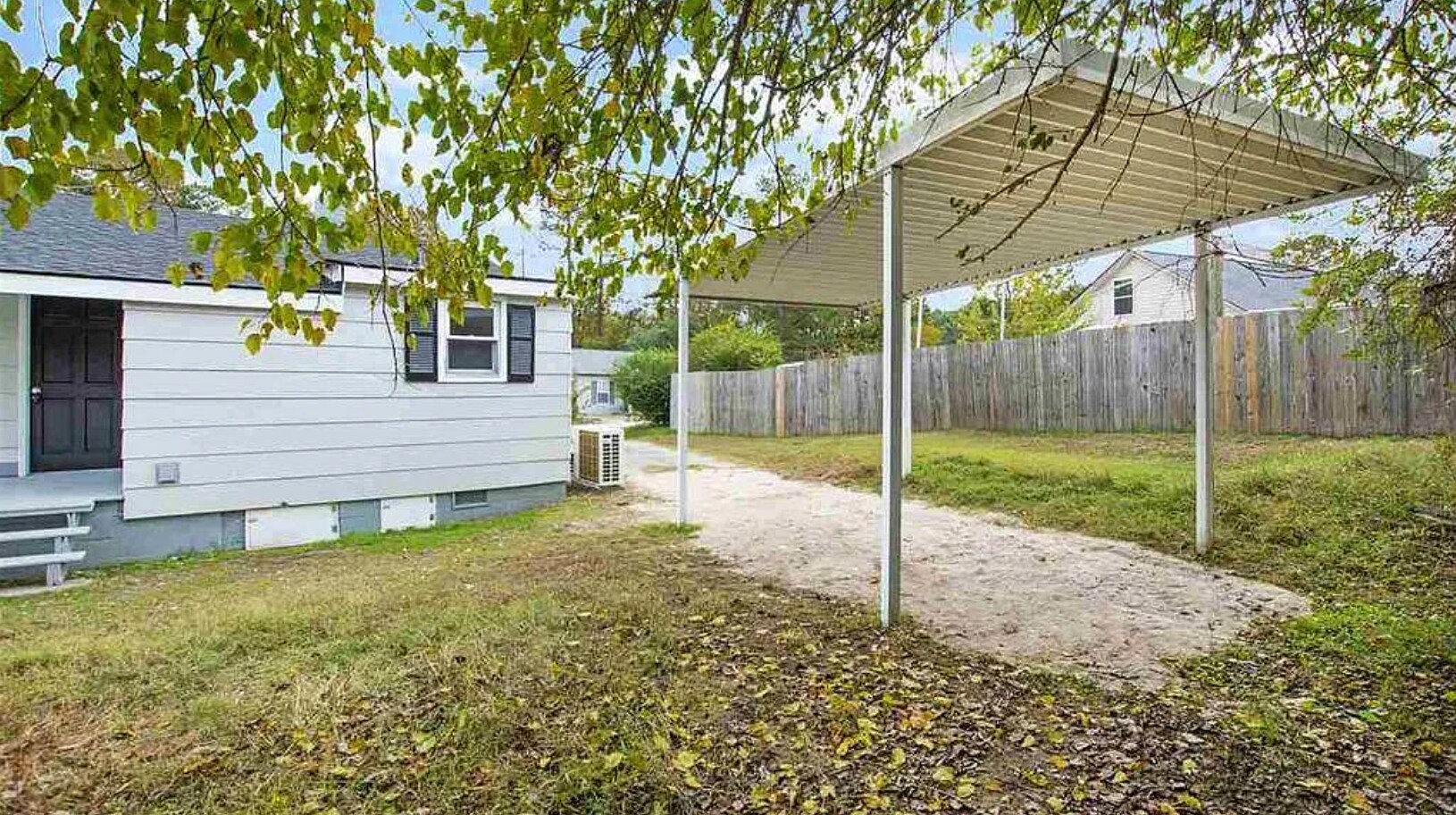 Backyard with covered outdoor area—great for relaxing or outdoor use. - 520 Commonwealth St
