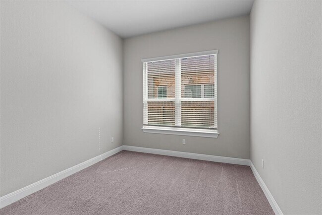 Building Photo - 4660 Katherine Dr