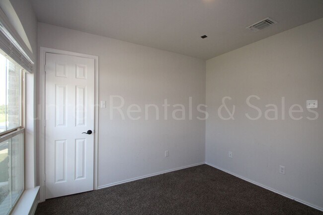 Building Photo - Upgraded Comfort in a Prime Temple Location