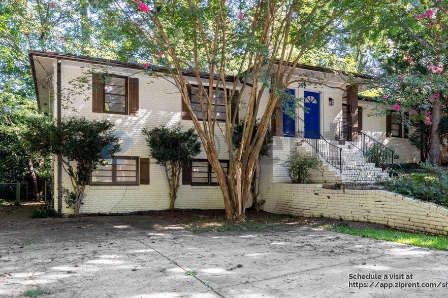 Building Photo - 792 Marstevan Dr NE