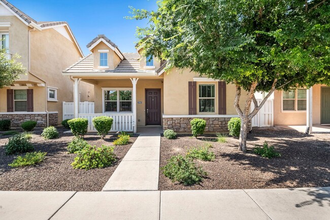 Primary Photo - Gorgeous and spacious home in Gilbert, AZ!