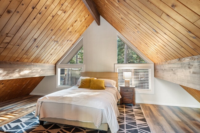 Building Photo - 319 Pine St