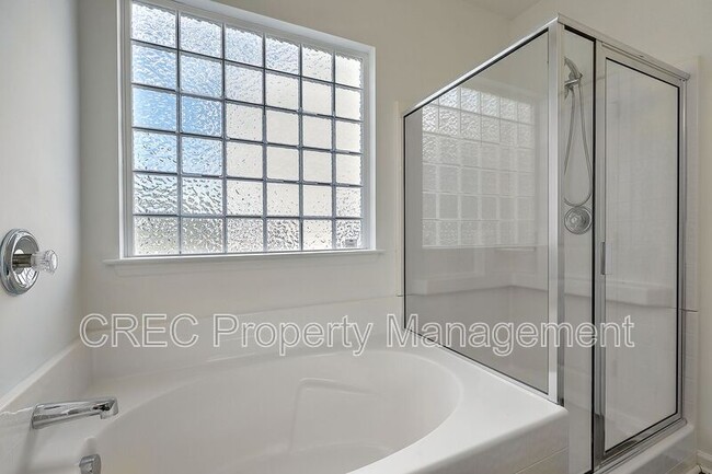 Building Photo - 459 Green Park Ln