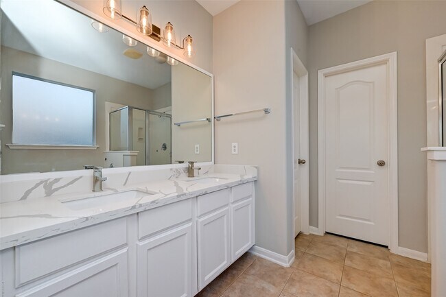 Building Photo - 26018 S Lakefair Dr