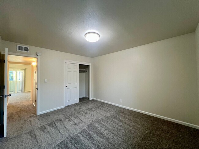 Building Photo - Renovated 2-bedroom, 1-bath Unit