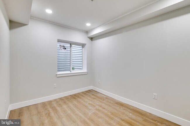 Building Photo - 1511 W Flora St