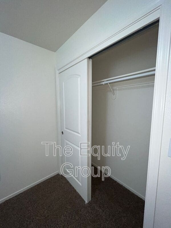 Building Photo - 2530 W Oriole Ave
