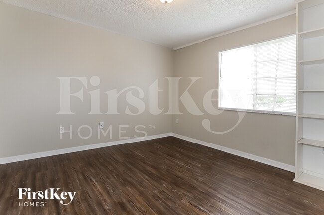 Building Photo - 1227 Alpine Lake Dr