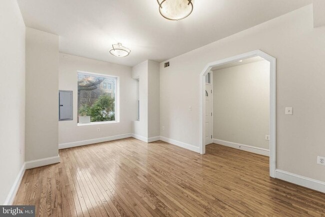 Building Photo - 1362 Irving St NW