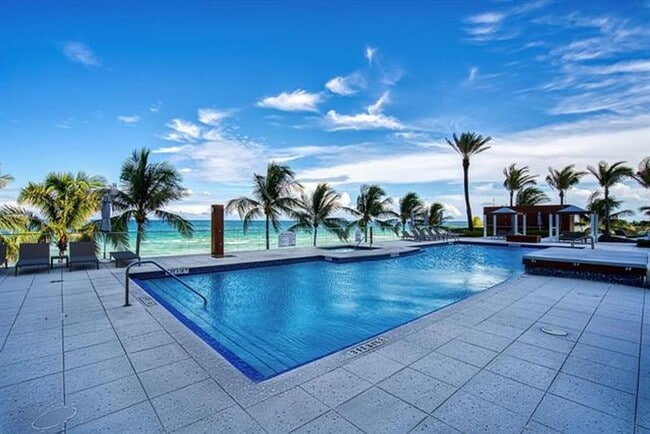 Building Photo - 18911 Collins Ave