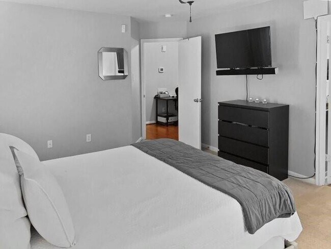 Building Photo - 21235 Bending Green Way