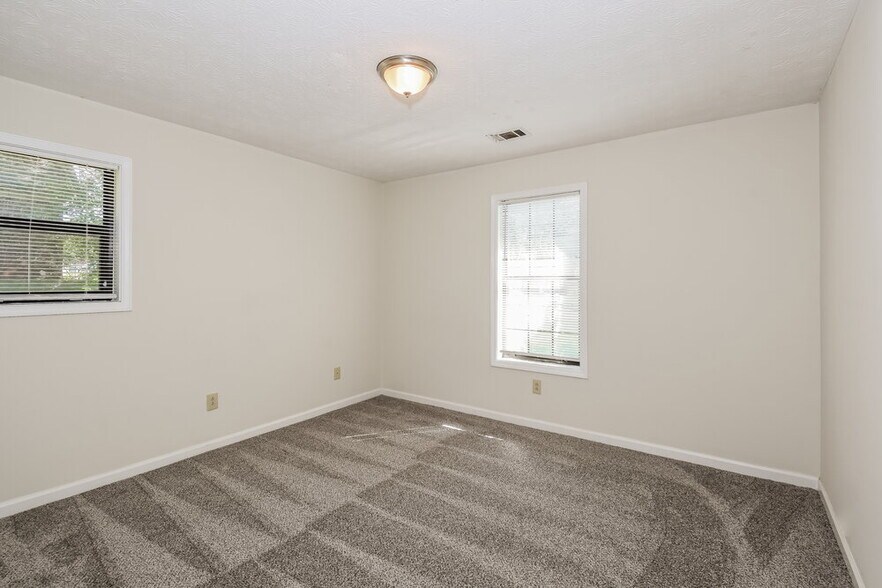 Building Photo - 320 Freeport Dr
