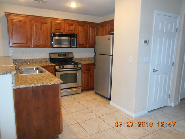 Building Photo - Large 3 Bedroom in the heart of Silverado ...