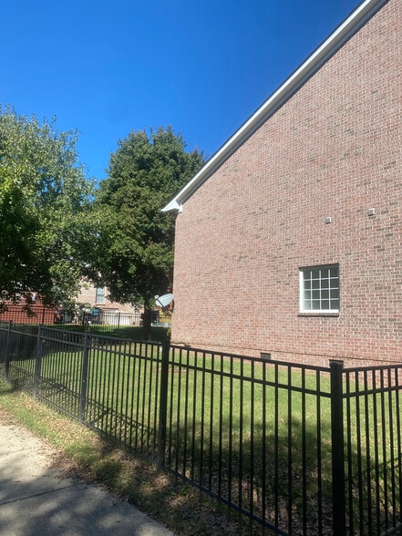 Building Photo - 3281 Locust Holw