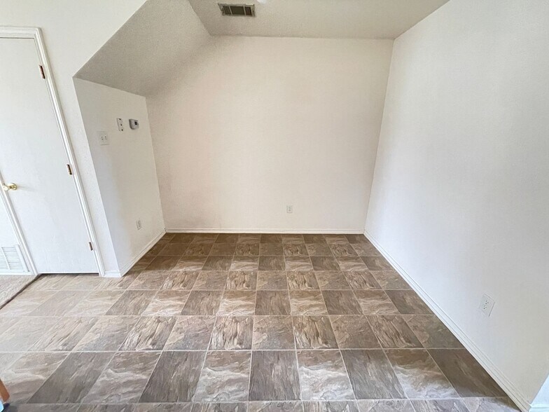 Building Photo - 4411 Jeff Scott Dr