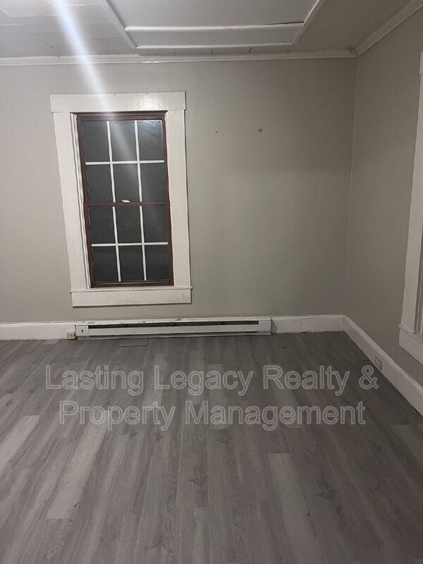 Building Photo - 438 Crews St