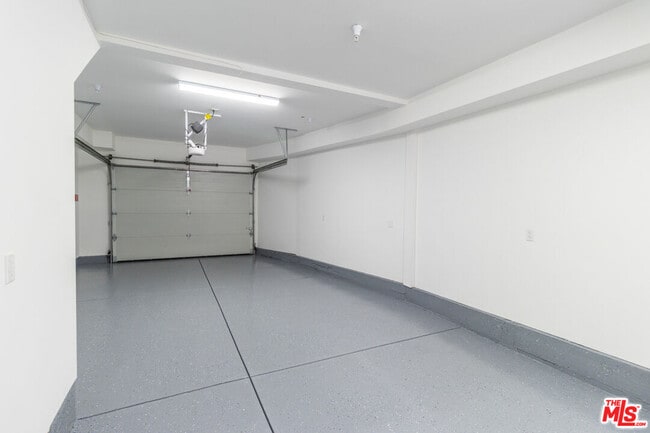 Building Photo - 5323 Ben Ave