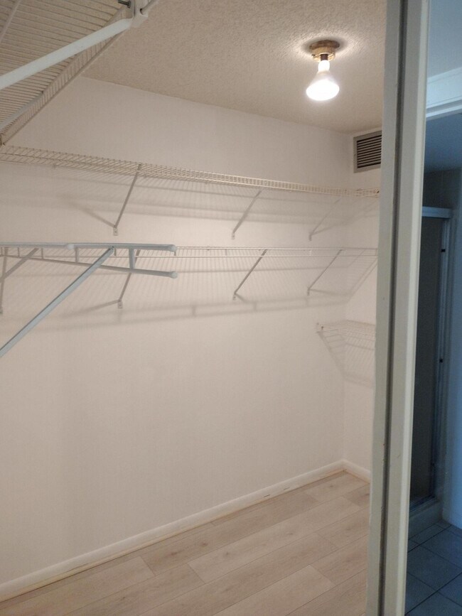 Building Photo - 3520 Whitehall Dr