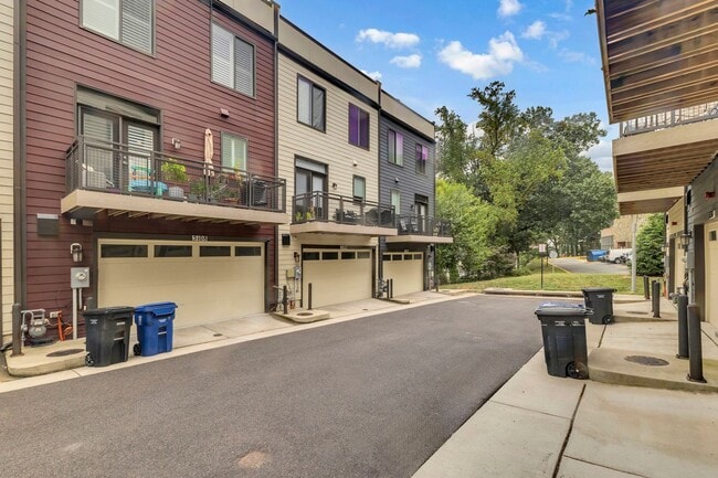 Building Photo - Modern 4-Level Townhome with Rooftop Terrace & Indoor/Outdoor Fireplace Near Old Town