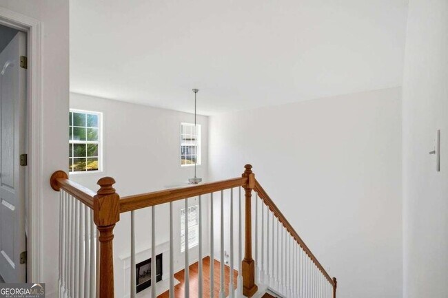 Building Photo - 6425 White Walnut Way