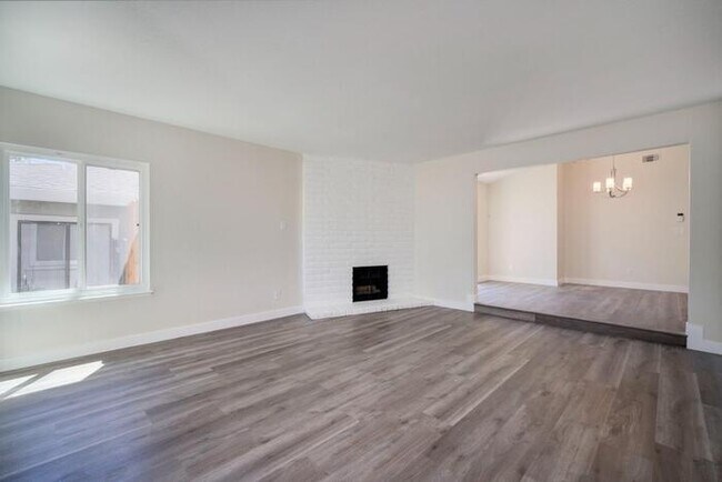 Building Photo - Beautiful fully remodeled 3-bedroom 2 bath...