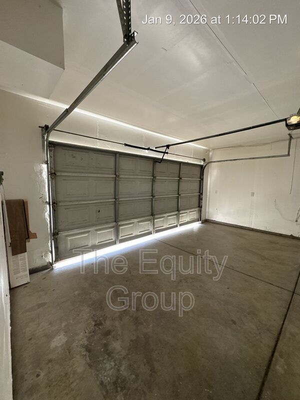 Building Photo - 816 W Loyola Ave