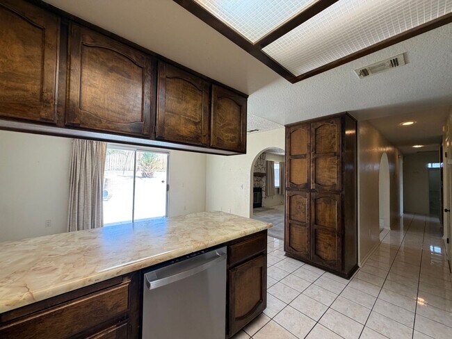 Building Photo - 3 Bedroom 2 Bathroom House with 2 Car Garage Located in Lenwood