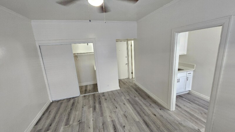 Building Photo - 1185 E Vernon Ave
