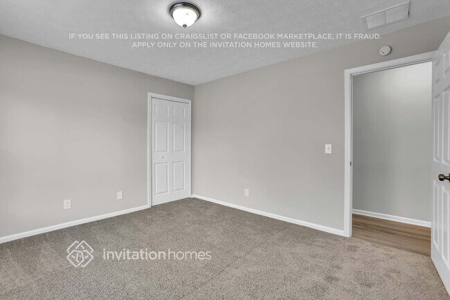 Building Photo - 1810 Collines Ave