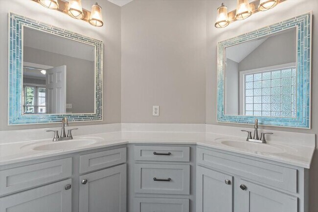 Building Photo - Spacious 4 Bedroom Raleigh Home - Fenced i...