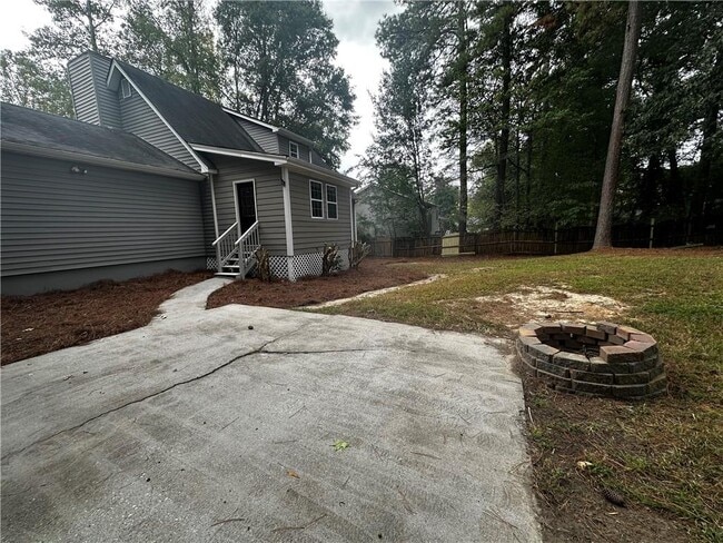 Building Photo - 2536 Country Lake Cir