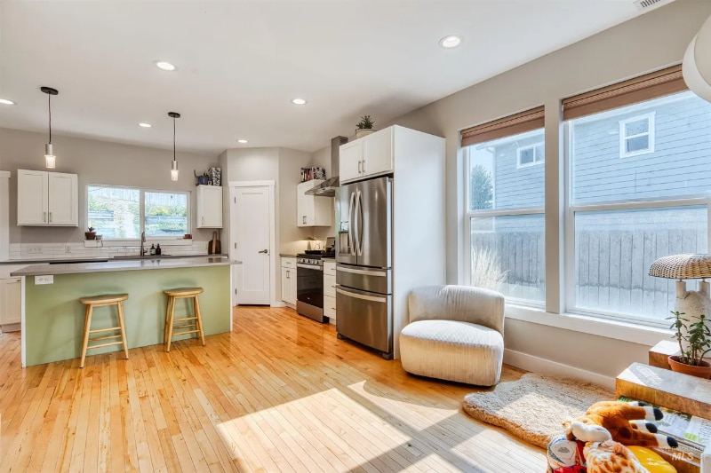 Building Photo - 1645 E 3rd St