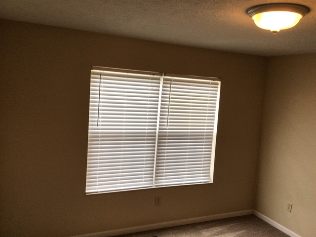 Building Photo - 2930 Holly Hill Dr