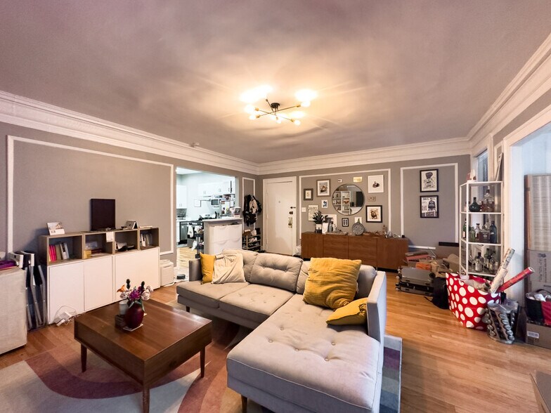 Building Photo - 441 W Melrose St