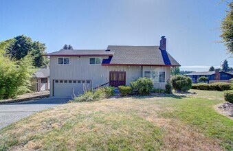 Building Photo - SPACIOUS 3+ BEDROOM SALMON CREEK/MOUNT VISTA MULTI-LEVEL HOME WITH LARGE FENCED YARD!
