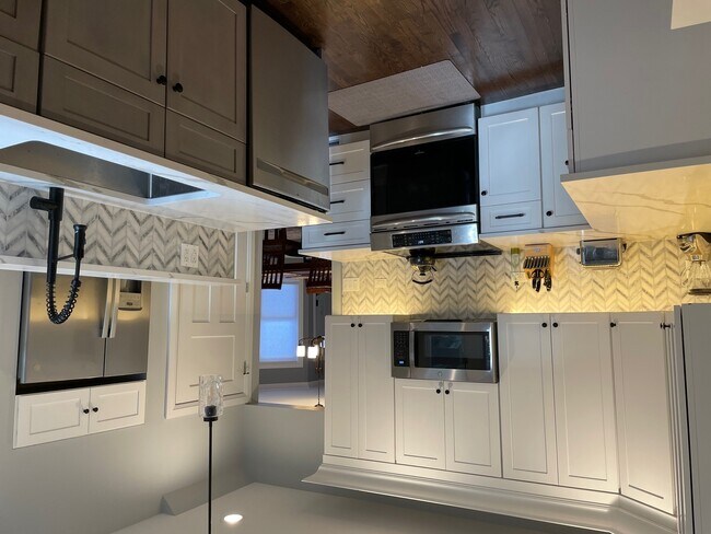 Building Photo - 433 Wisconsin Ave