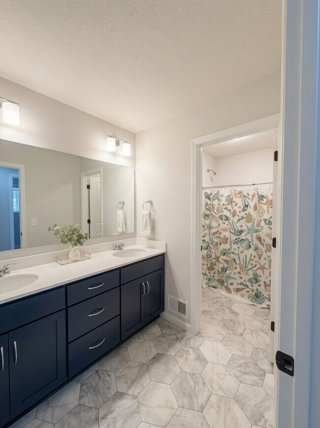Building Photo - Gorgeous 3bed 3bath Home, Nestled in The Desirable Harvest West Neighborhood of Chaska
