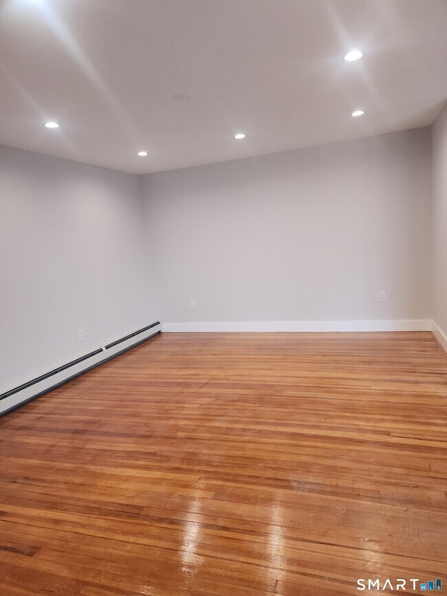 Building Photo - 83 Vernon St