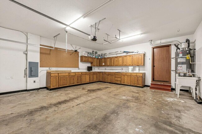 Building Photo - Updated and Spacious 3 Bed Yelm Rental!