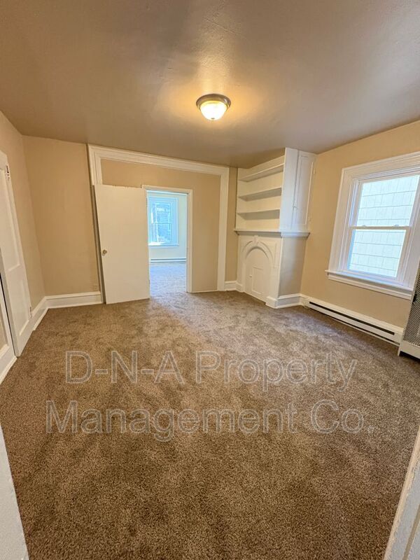 Building Photo - 810 Monroe St