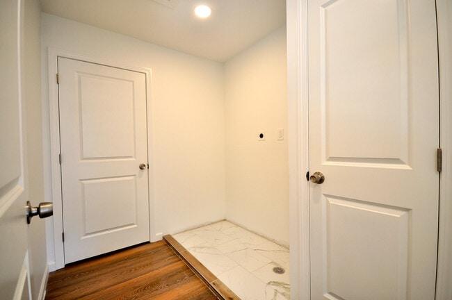 Building Photo - 309 Main St