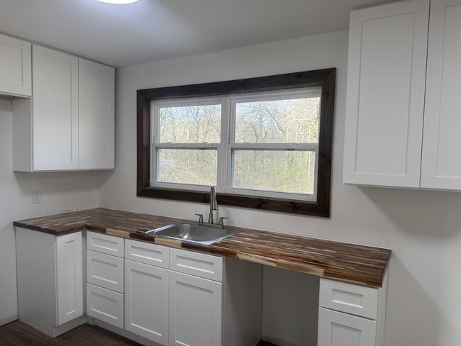 Building Photo - 914 Croft Cir