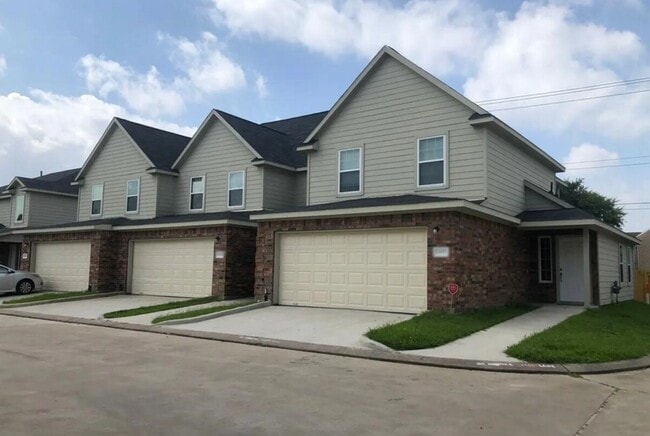 Primary Photo - 12015 Clifton Oaks Dr