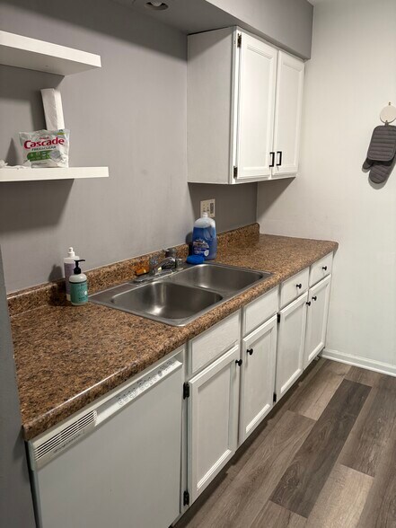 Building Photo - 6710 Park Ridge Dr