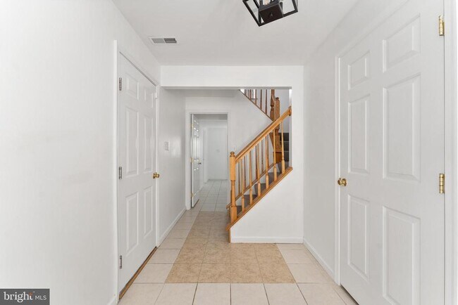 Building Photo - 7102 Finch Ln