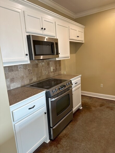 Building Photo - 111 Village Square Dr