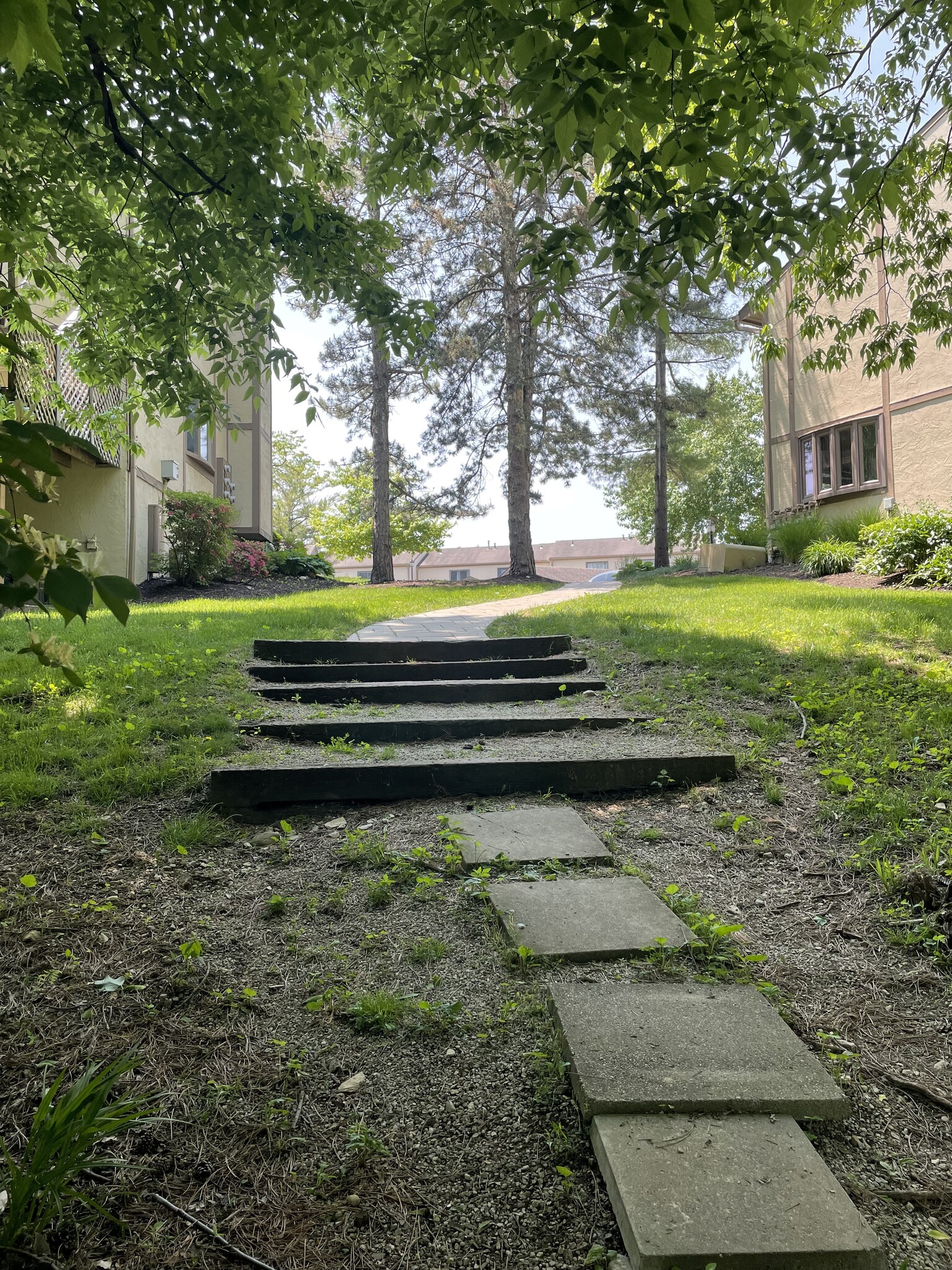 Building Photo - 3240 Brookview Way