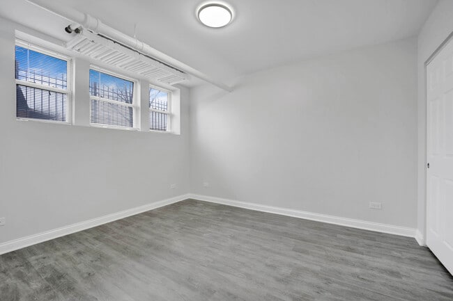 Building Photo - 4454 W Parker Ave