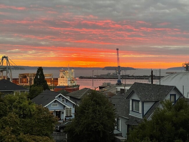 Building Photo - 3022 Federal Ave